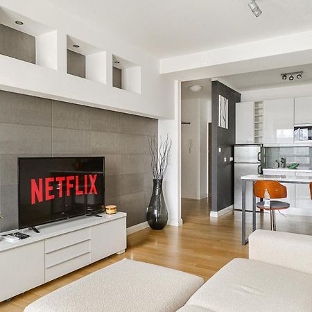 Cozy Family Apartments With Balcony Near Zlote Tarasy Варшава Экстерьер фото