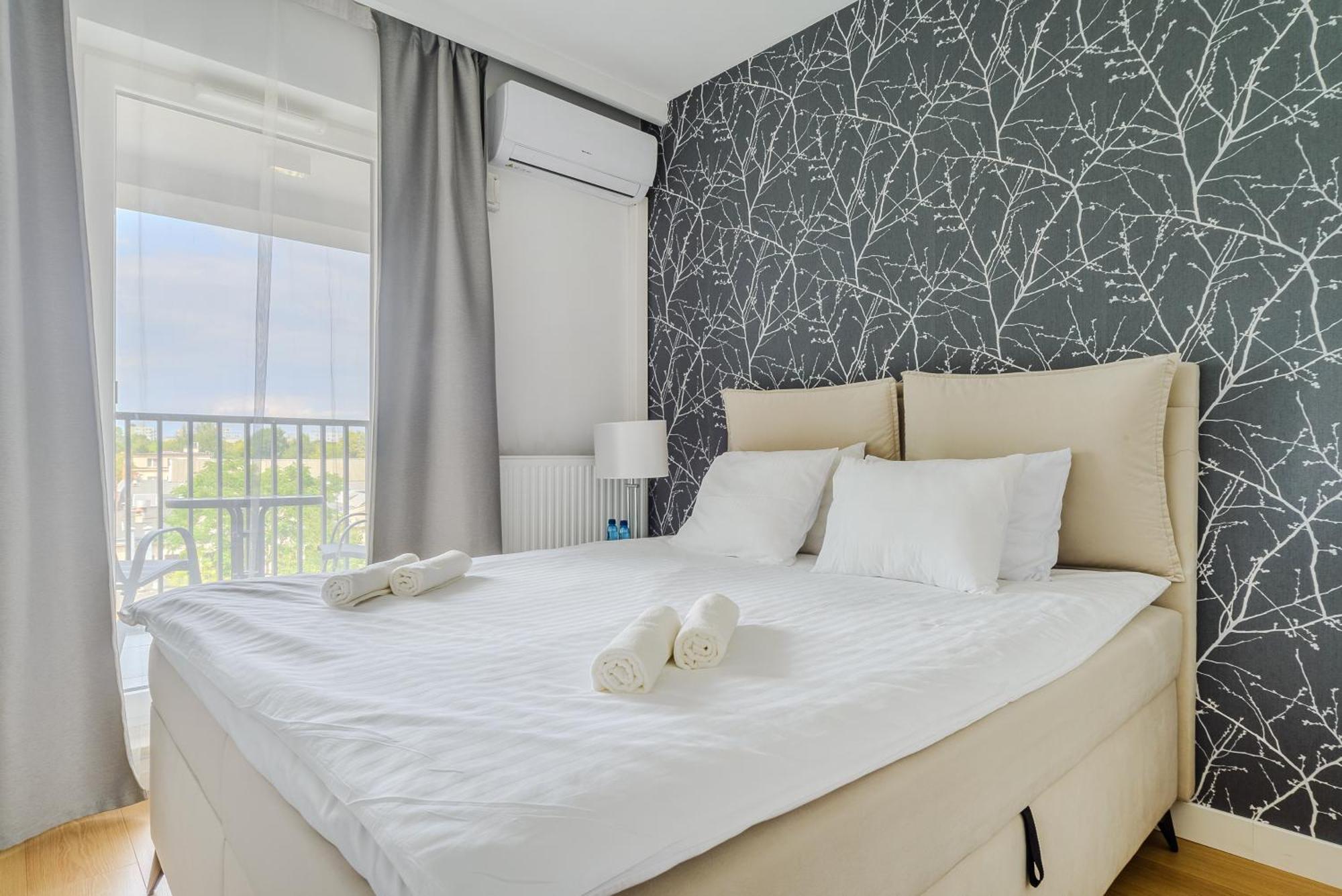 Cozy Family Apartments With Balcony Near Zlote Tarasy Варшава Экстерьер фото