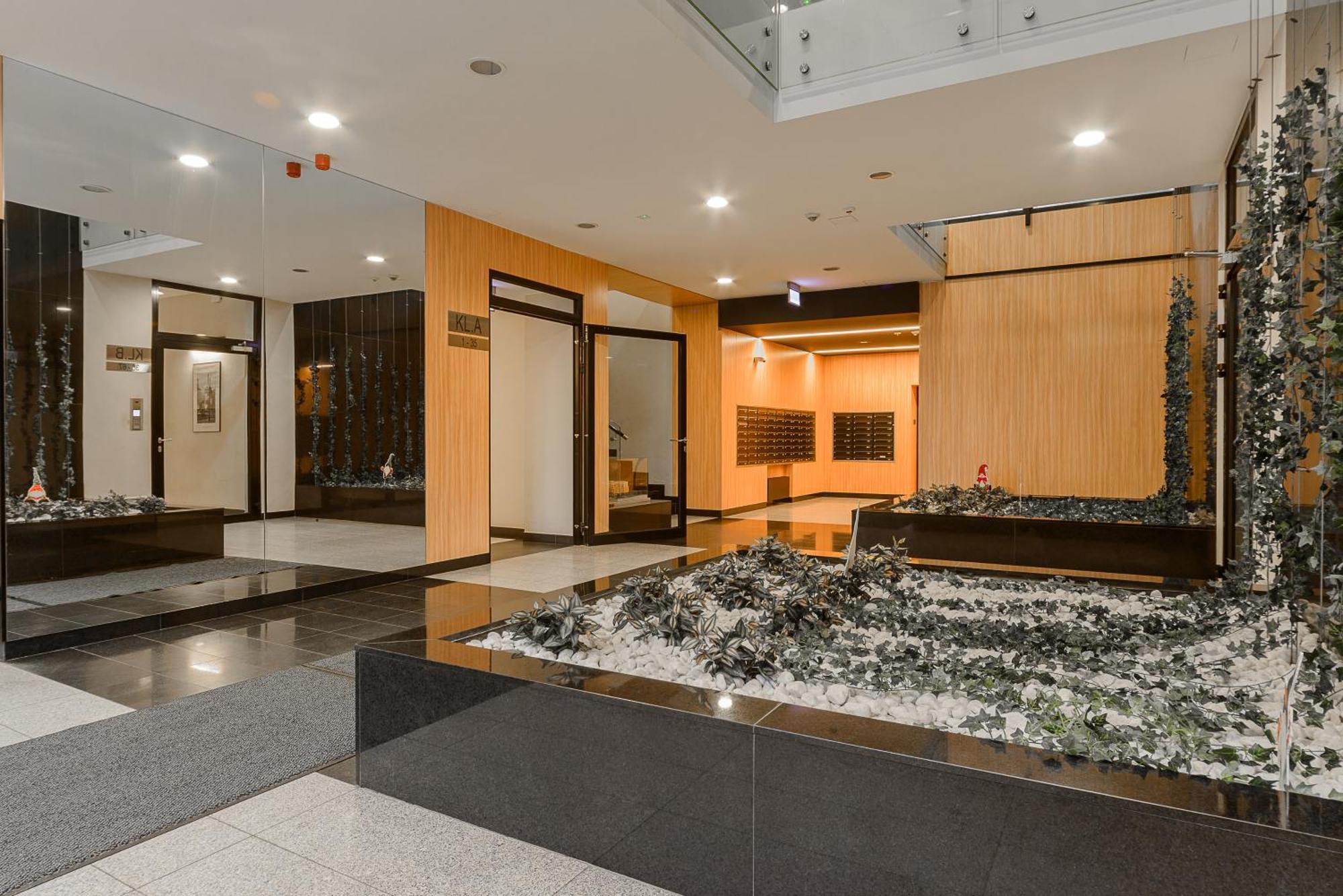Cozy Family Apartments With Balcony Near Zlote Tarasy Варшава Номер фото