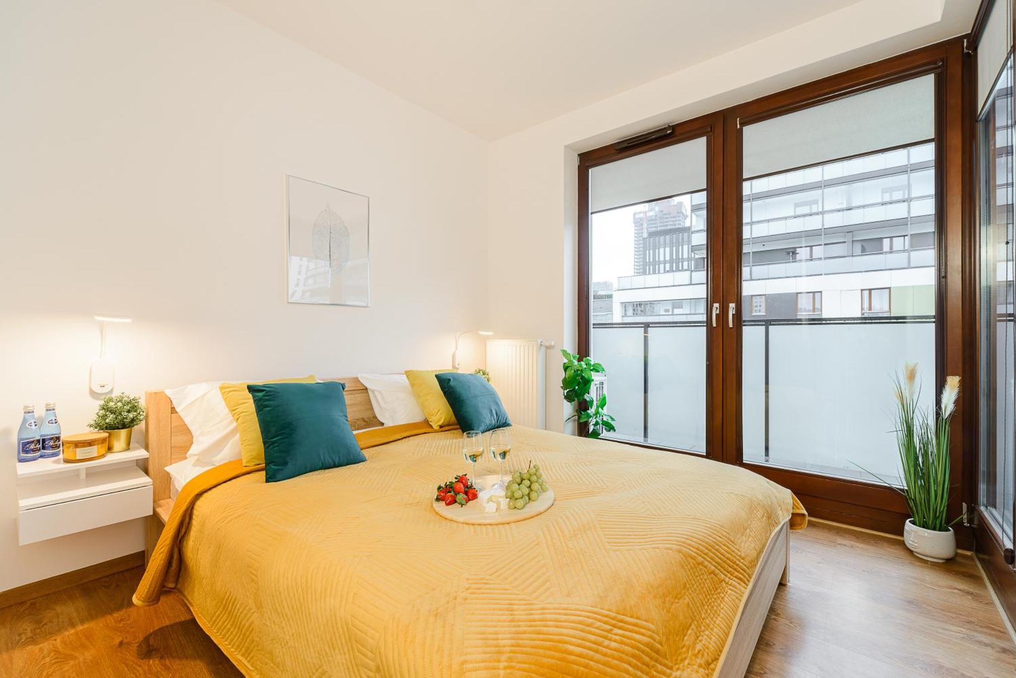 Cozy Family Apartments With Balcony Near Zlote Tarasy Варшава Номер фото
